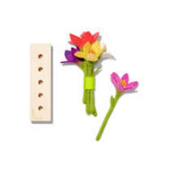 Lovevery Felt Flowers - Picture 2 of 6